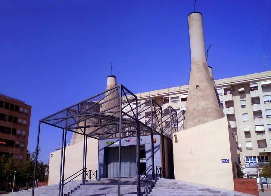 L´Algeps Chimeneas Elche Sagrada Familia