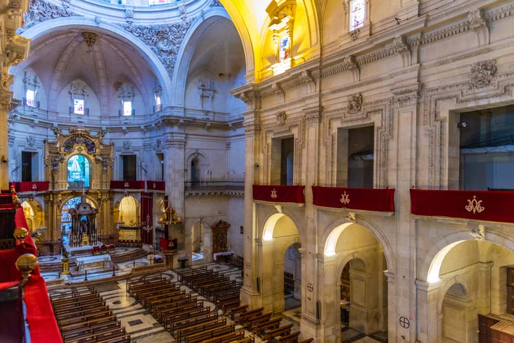 Interior Basilicia de Santa Maria